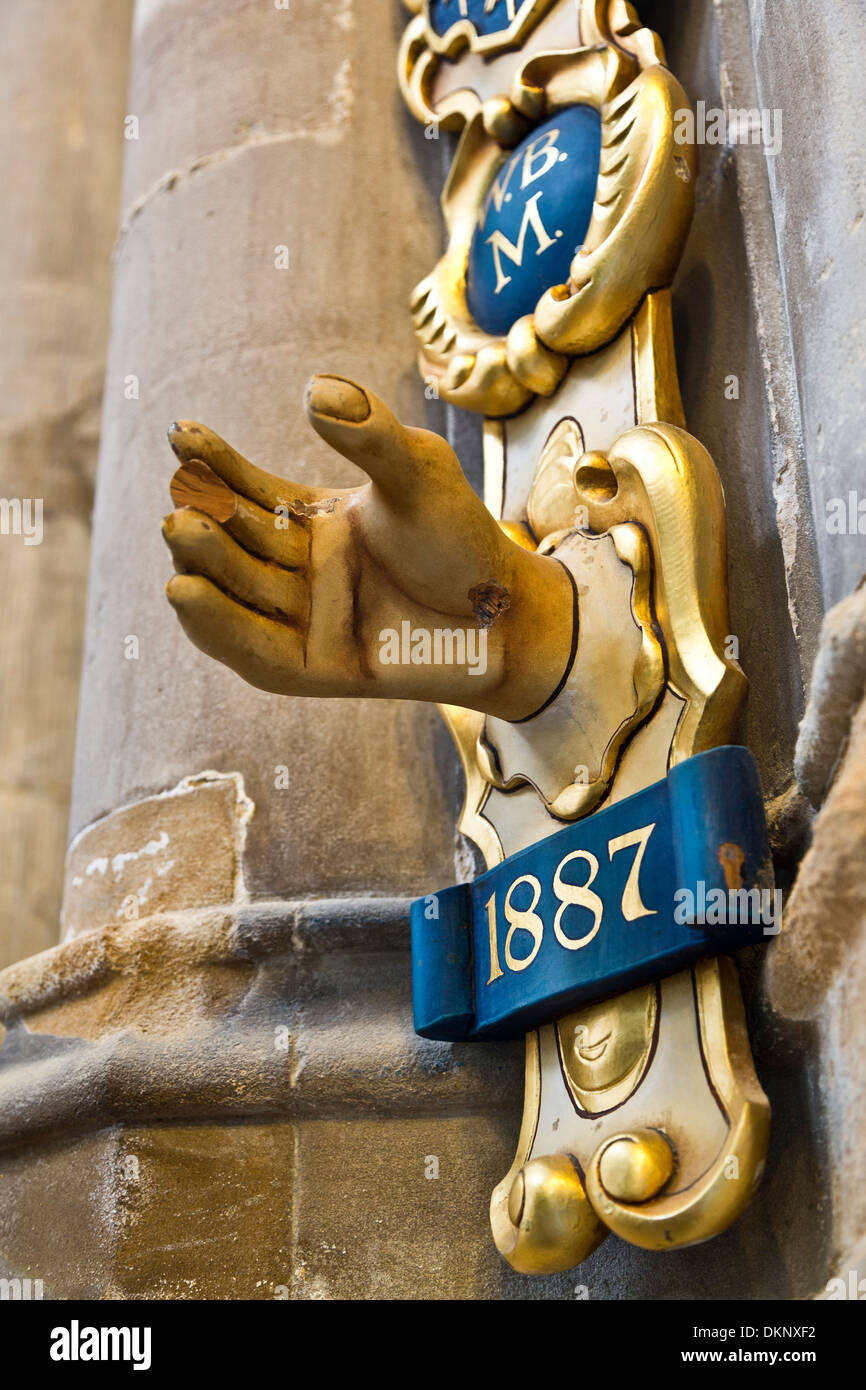 Hand Skulptur in Münster King's Lynn, Norfolk, England Stockfoto