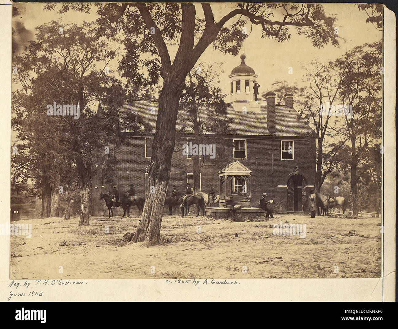 Das Fairfax County Courthouse in Virginia ist ein ikonisches Gebäude in der Geschichte der Justiz der Region. Das Gericht spielte eine wichtige Rolle im Rechtssystem von Virginia und dem amerikanischen Süden. Stockfoto