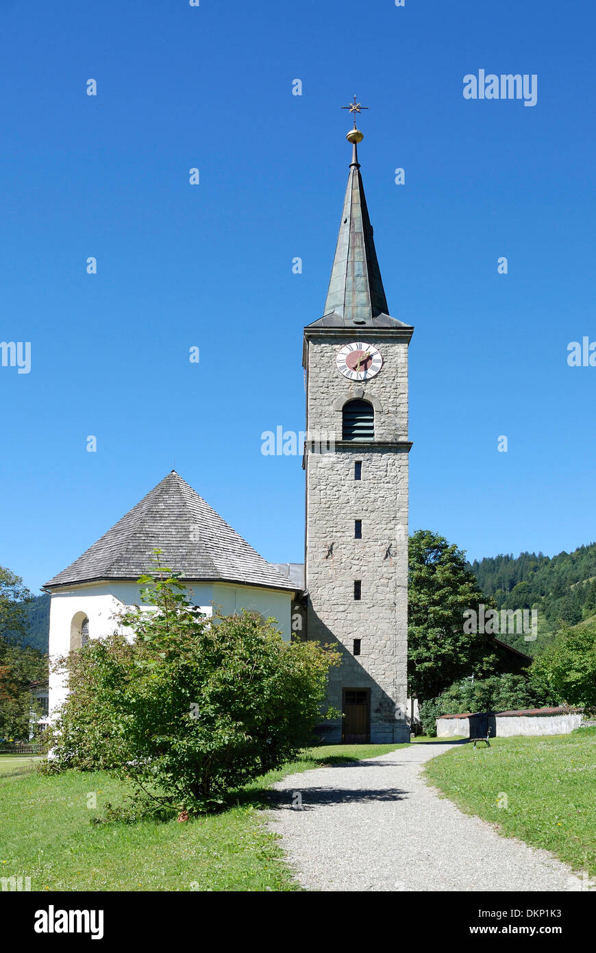 Dorf Kirche Hinterstein in den Allgäuer Alpen. Stockfoto