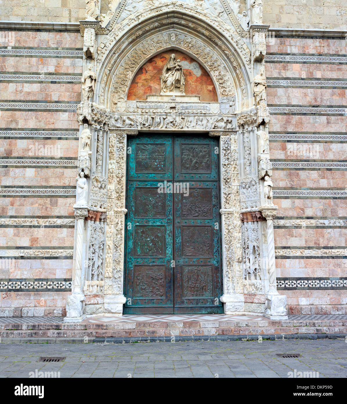 Portal der Kathedrale von Messina, Messina, Sizilien, Italien Stockfoto