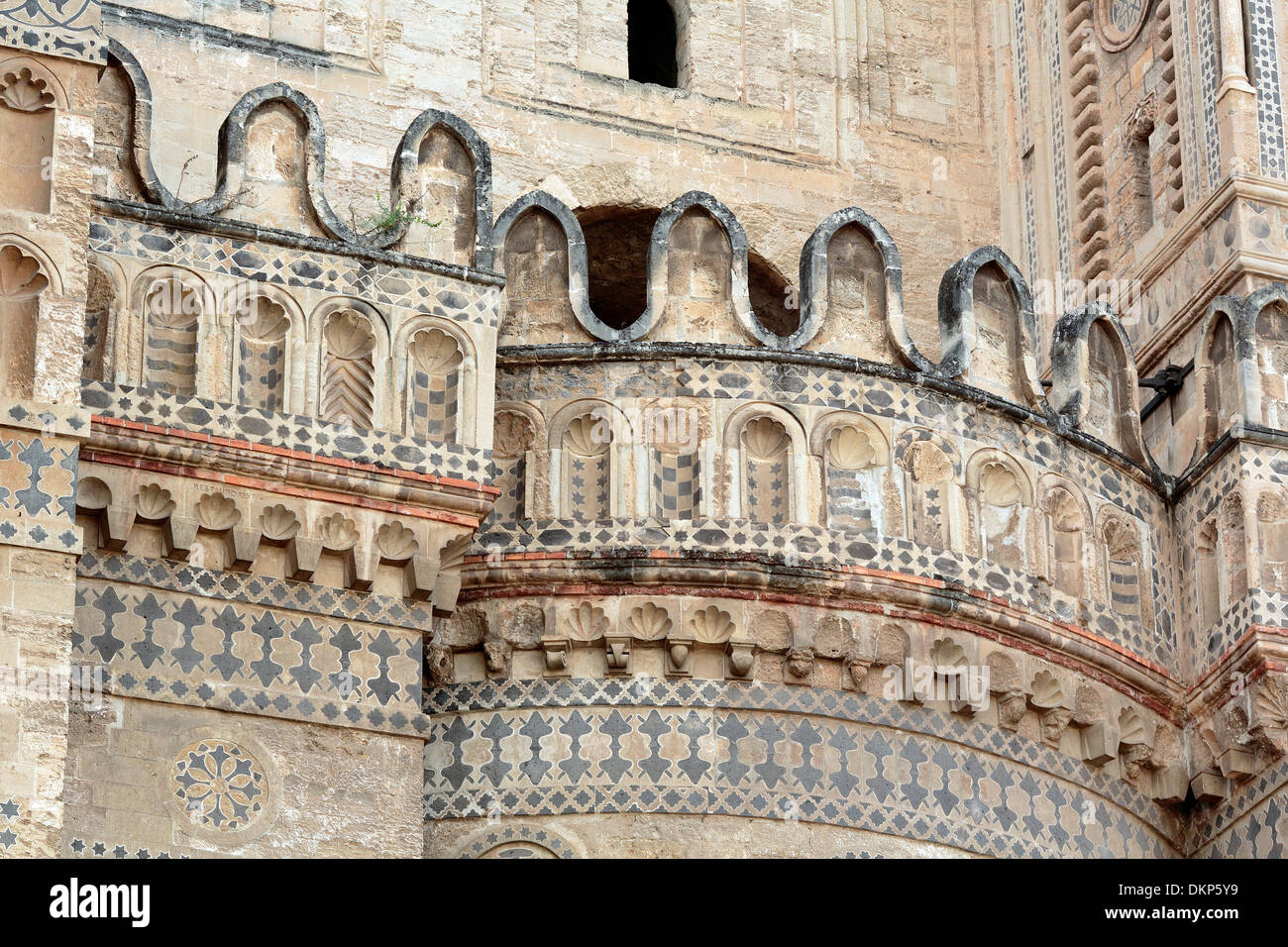 Steinbildhauen auf Apsis der Kathedrale von Palermo, Palermo, Sizilien, Italien Stockfoto