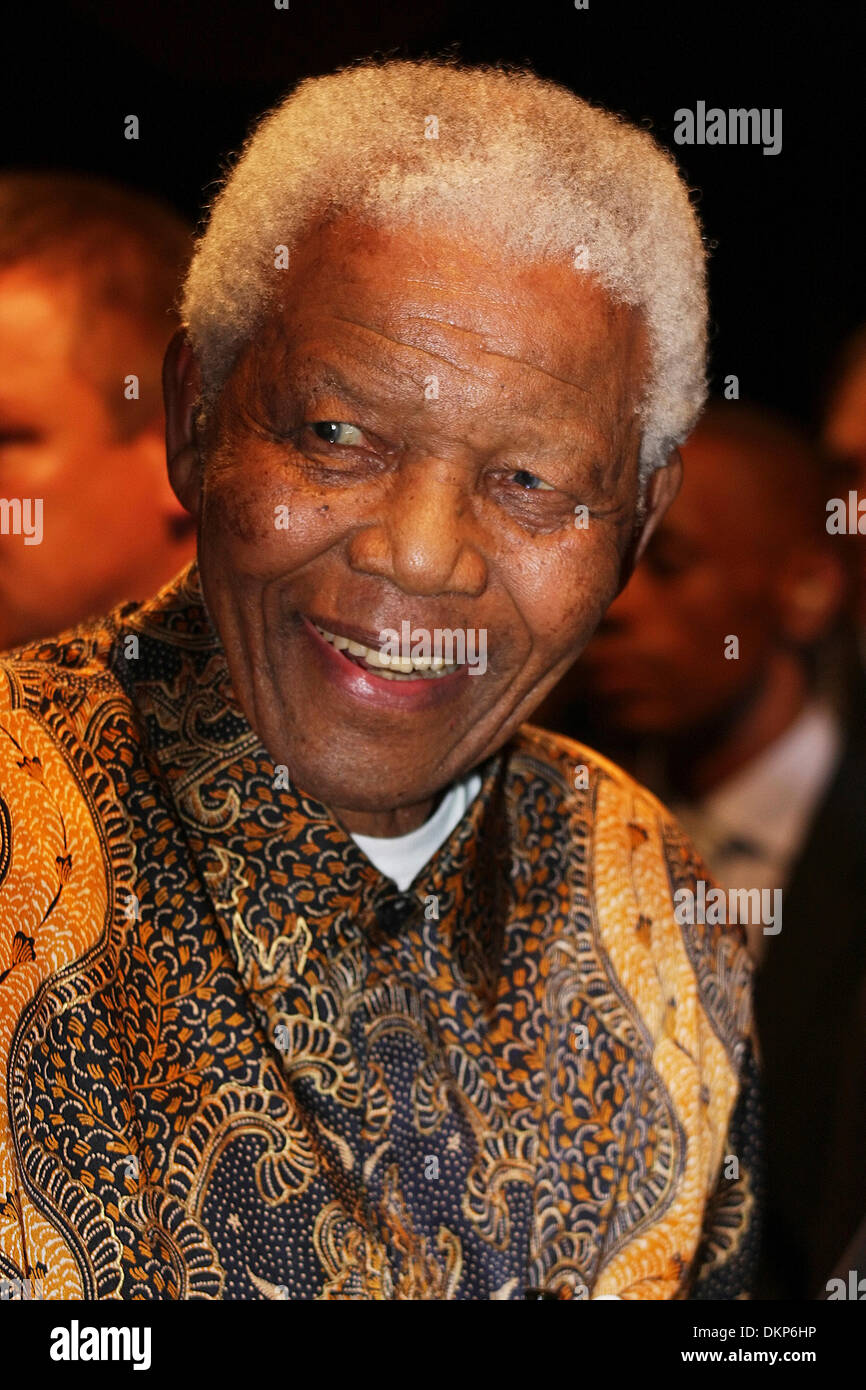 Porträt von Nelson Rolihlahla Mandela auf eine Funktion in Johannesburg im November 2008.  Nelson Mandela wurde der erste Post-Apartheid, demokratisch gewählten Präsidenten der Republik Südafrika. Stockfoto