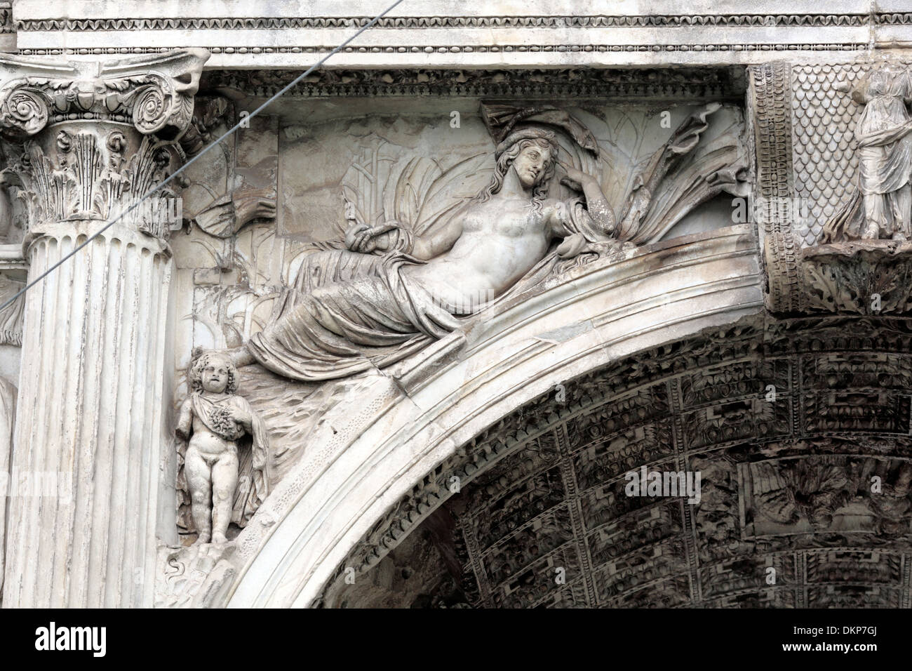 Bas-Relief auf Trajansbogen, Benevento, Kampanien, Italien Stockfoto