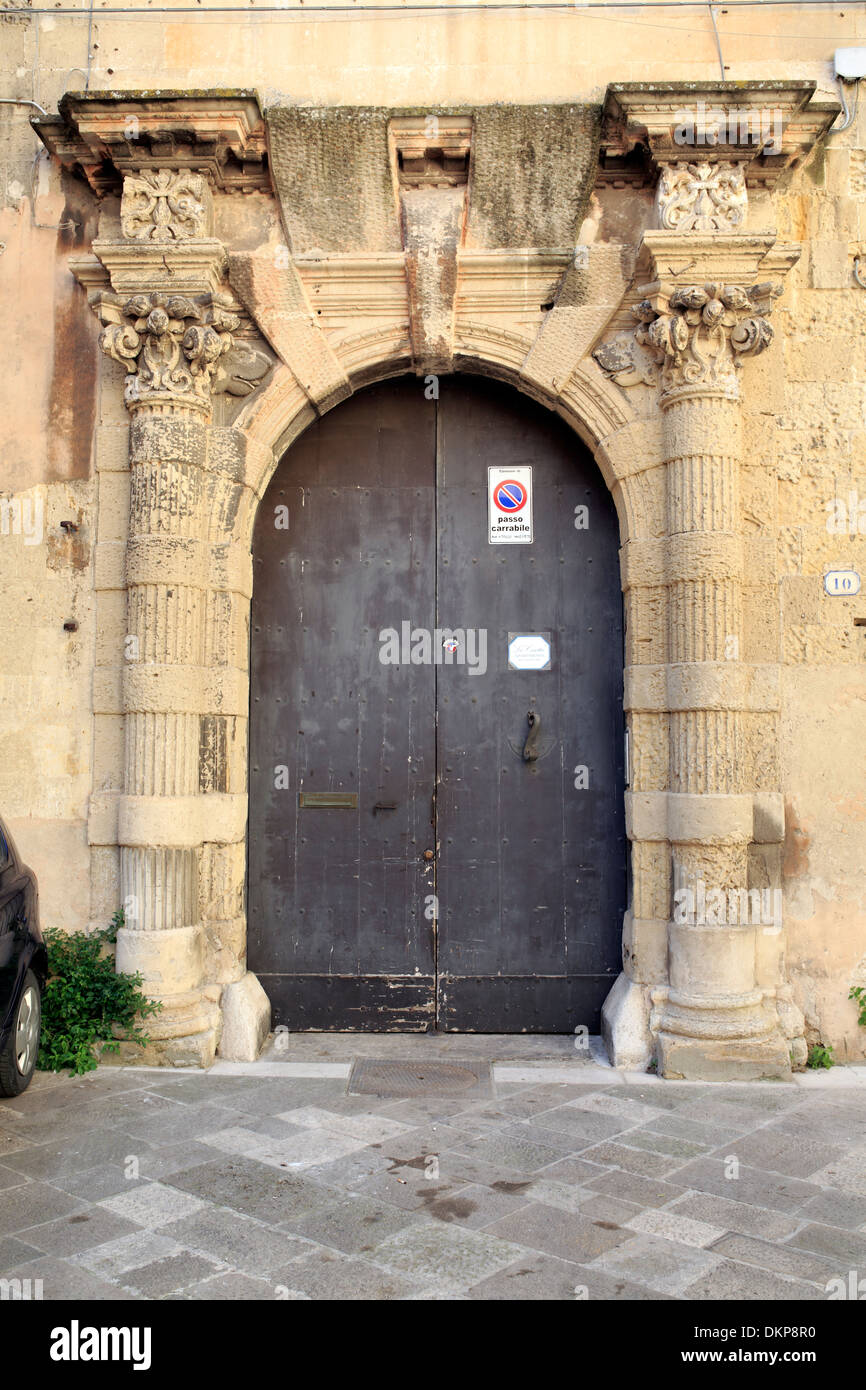 Barocke Tür in Altstadt, Lecce, Apulien, Italien Stockfoto