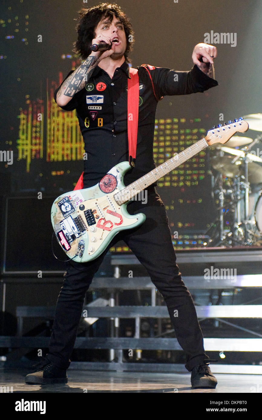 16. Juli 2009 - Hamilton, Ontario, Kanada - 16. Juli 2009: Green Day führt in Hamilton, Ontario Copps Coliseum. (Kredit-Bild: © Southcreek Global/ZUMApress.com) Stockfoto