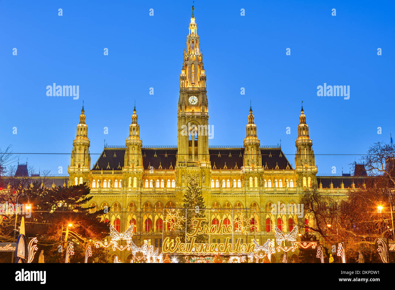 Rathaus und Weihnachten Markt in Wien Stockfoto