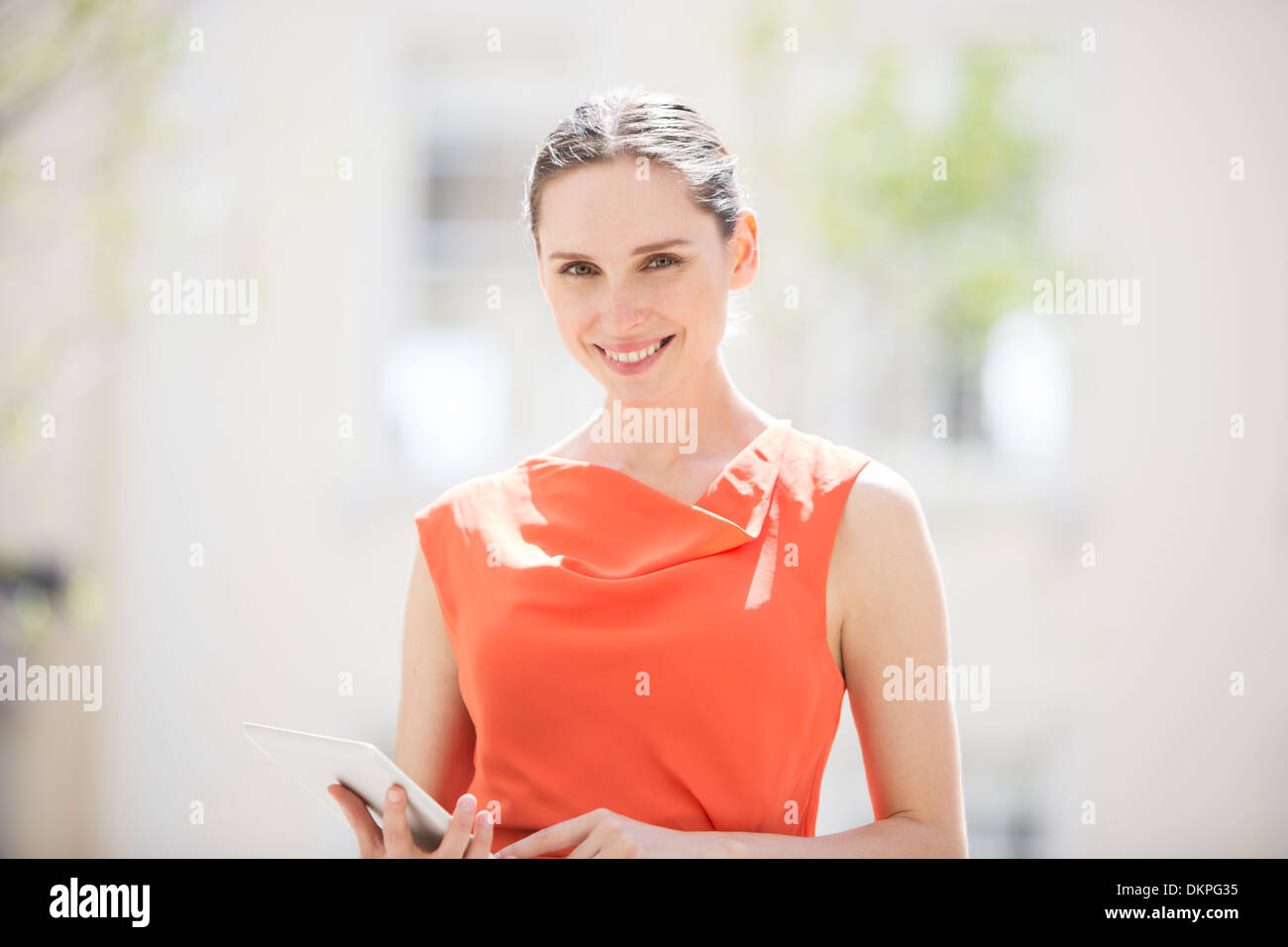 Geschäftsfrau Betrieb digital-Tablette Stockfoto