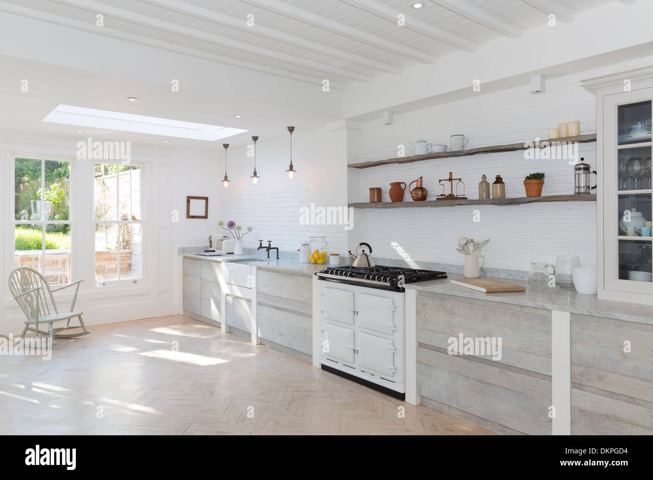 Luxus-rustikale Küche Stockfoto