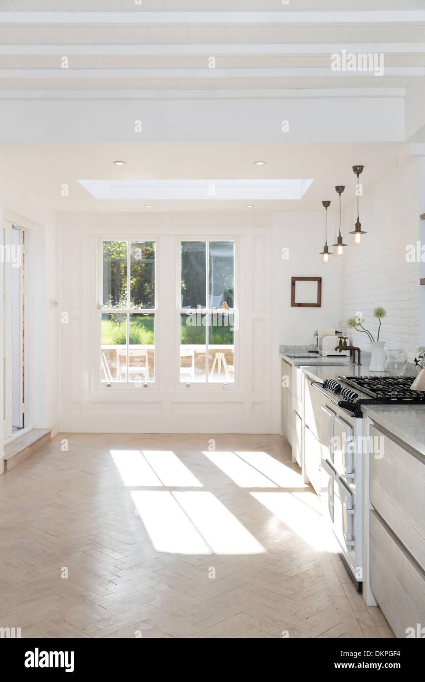 Fenster in modernen Küche Stockfoto