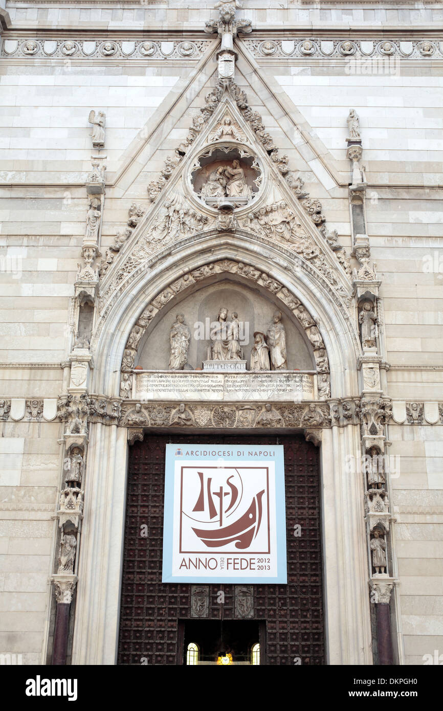 Portal von Neapel Kathedrale (Duomo), Neapel, Kampanien, Italien Stockfoto