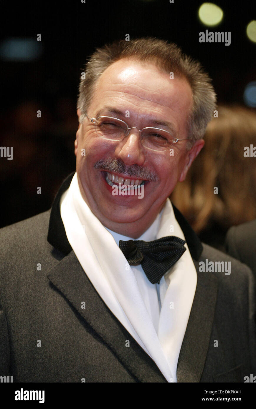 DIETER KOSSLICK. DIREKTOR, FILMFESTSPIELE BERLIN. JEDER. POTSDAMMER PLATZ, BERLIN, GERM.09/02/2002.DI429 Stockfoto