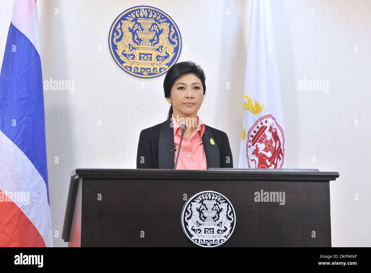 Bangkok, Thailand. 9. Dezember 2013. Thailändische Premierminister Yingluck Shinawatra kündigt die Auflösung des Repräsentantenhauses in Bangkok, Thailand, 9. Dezember 2013. Bildnachweis: Pool/Xinhua/Alamy Live-Nachrichten Stockfoto