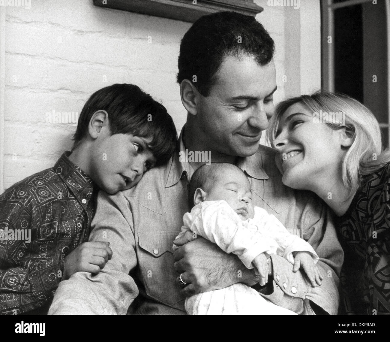 4. Oktober 1999 - ALAN ARKIN und Familie. ADAM ARKIN. MIKE FREEMAN / (Kredit-Bild: © Globe Photos/ZUMAPRESS.com) Stockfoto