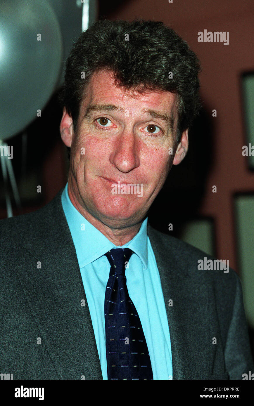 JEREMY PAXMAN. TV-MODERATORIN '' NEWSNIGHT''.26/03/2000.Y65A10C. Stockfoto