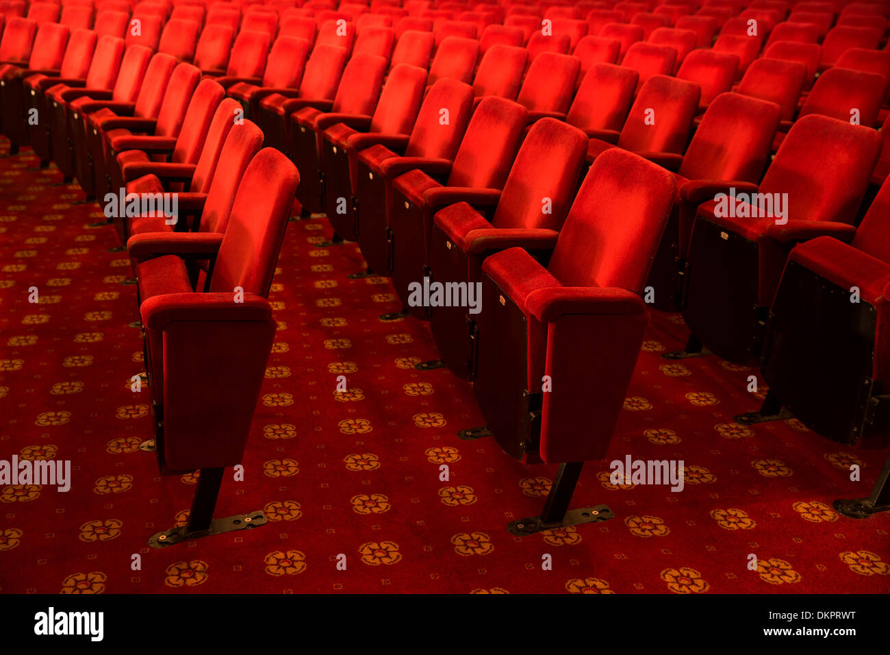 Sitze im leeren Theater-auditorium Stockfoto