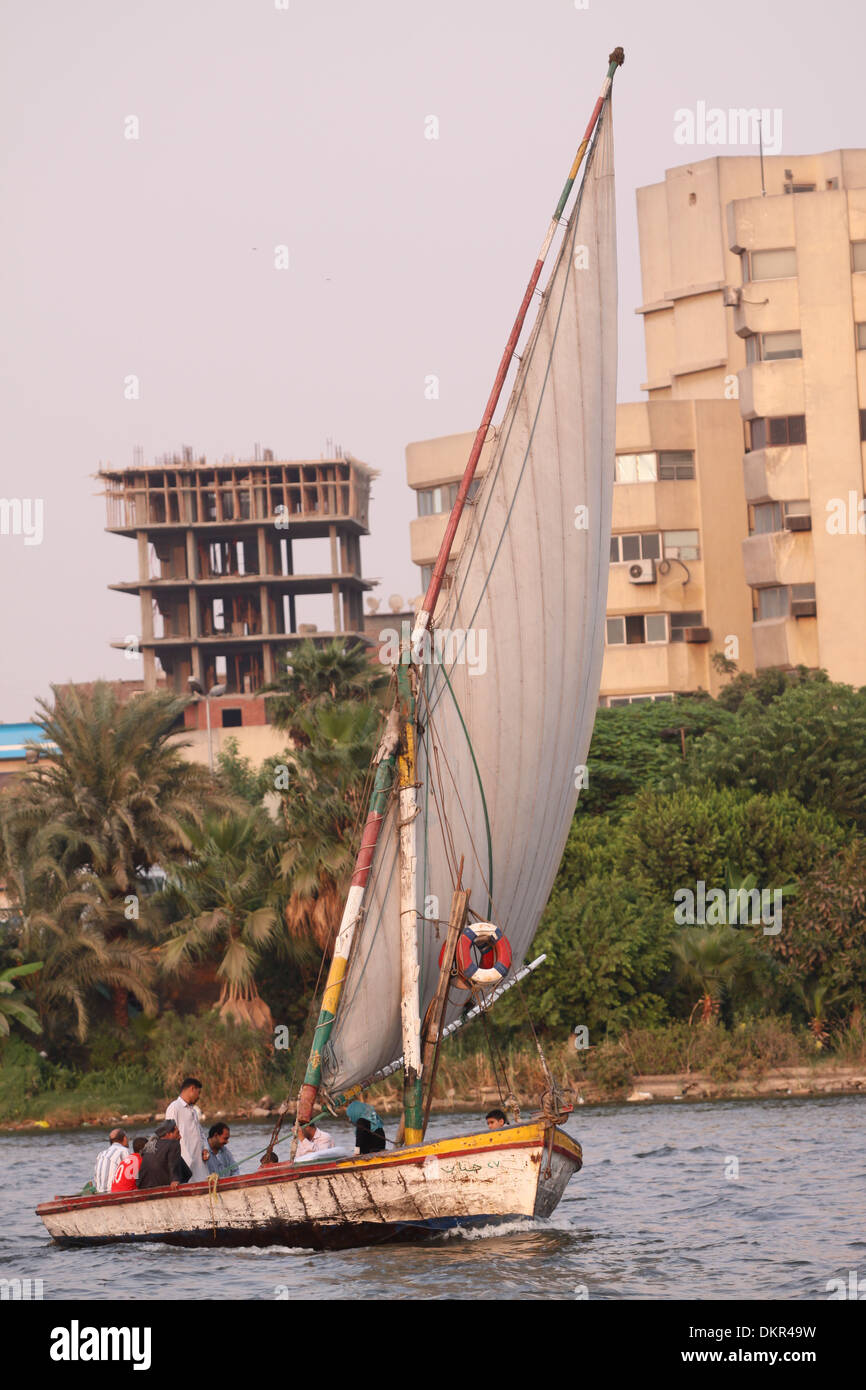 Boot in der Nil - Flucca - Fähre Boot @ Maadi - Cairo Stockfoto