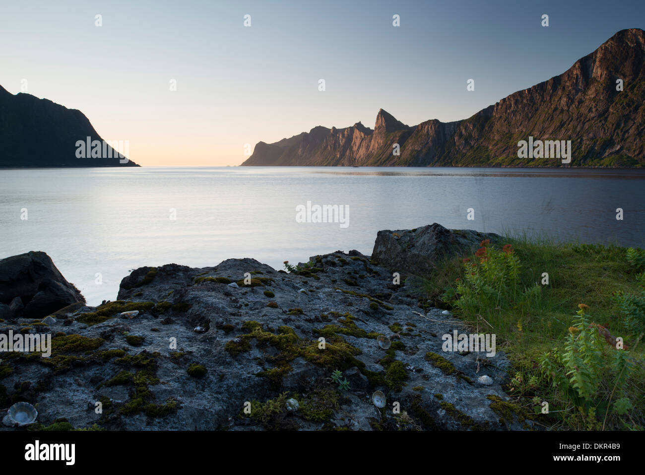 Segla Europa Insel Isle Mefjord nördlichen Europa Norwegen Senja Wasser Europa Europa Nordskandinavien skandinavischen Meer See Stockfoto