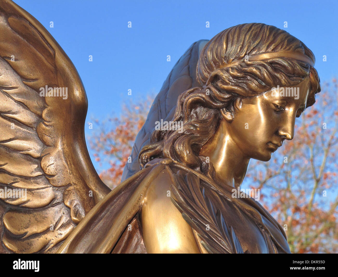 Deutschland, Franken, Engel, Weiblich, Flügel, Kupfer, Friedhof, Trauer, Himmel, blau, Herbst Stockfoto