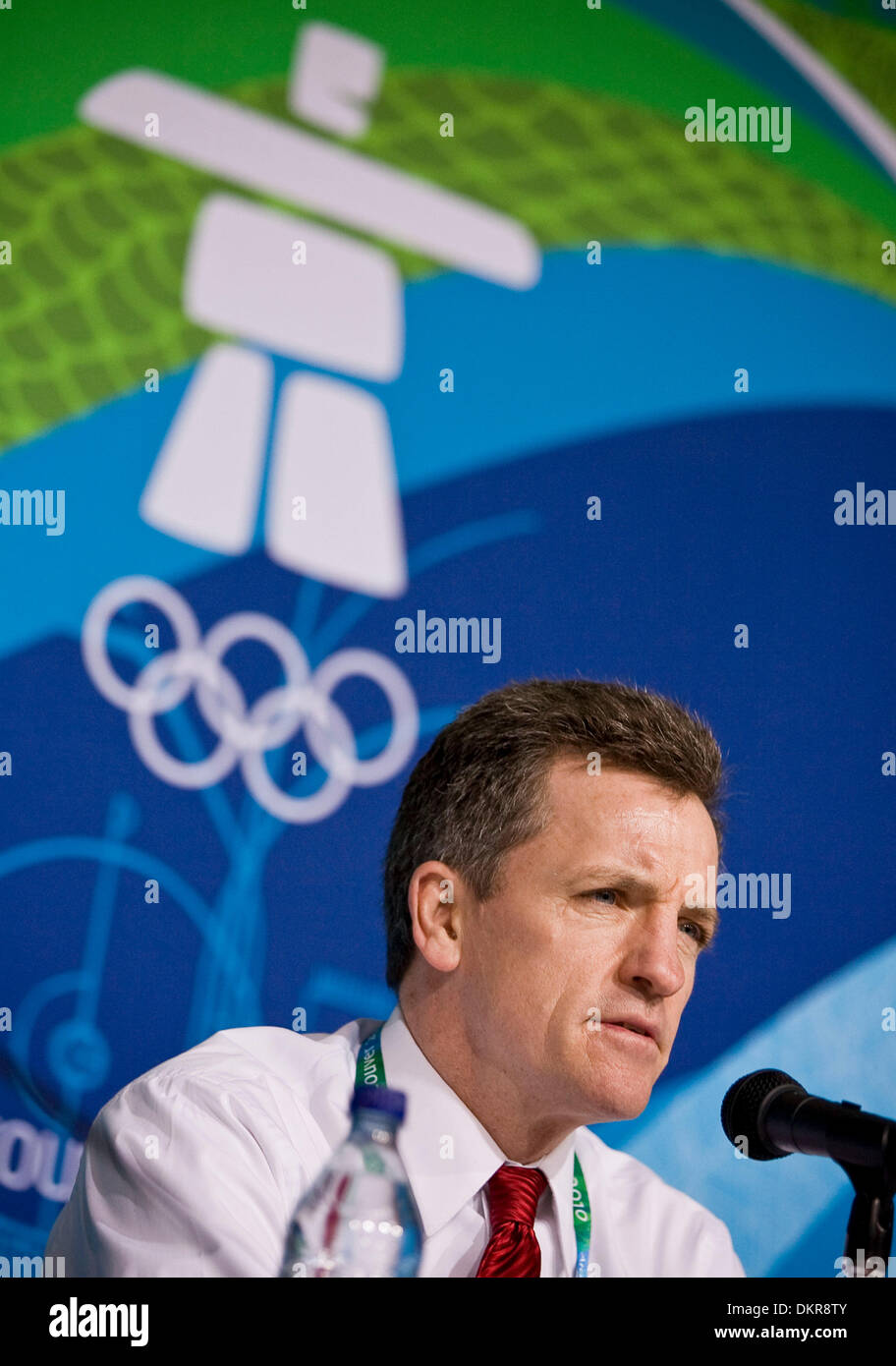 14. Februar 2010 - Vancouver, British Columbia, Kanada - USA Frauen Ice Hockey Trainer MARK JOHNSON spricht über seine Performance Teams bei einer Pressekonferenz nach der US-Frauen erste Runde Sieg gegen China 12-1. (Kredit-Bild: © Patrick T Fallon/ZUMA Press) Stockfoto