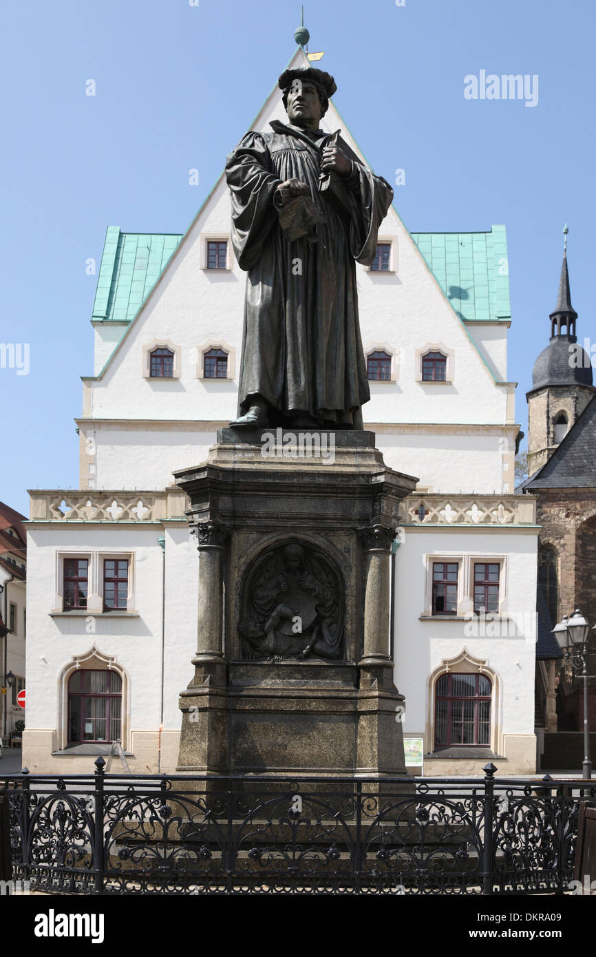 Eisleben Sachsen Anhalt Rathaus Marktplatz Marktplatz Rathaus Lutherdenkmal Stockfoto