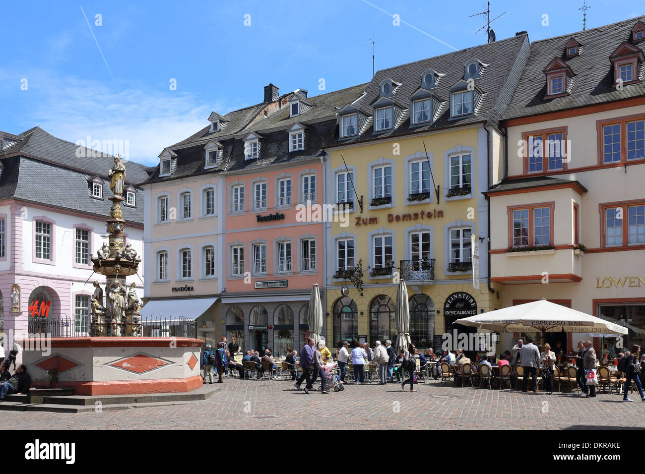 Hauptmarkt Trier Hauptmarkt Petrusbrunnen Stockfoto