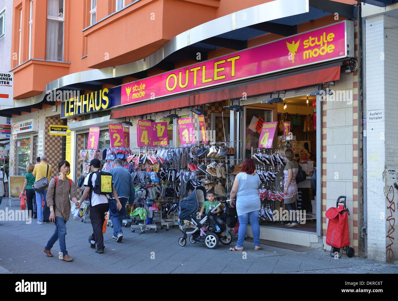 Ramschladen, Badstrasse, Gesundbrunnen, Berlin, Deutschland Stockfoto