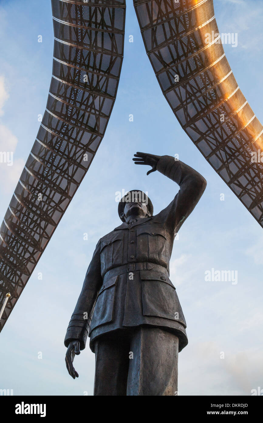 England, Warwickshire, Coventry, Sir Frank Whittle Statue und Whittle Bögen Stockfoto
