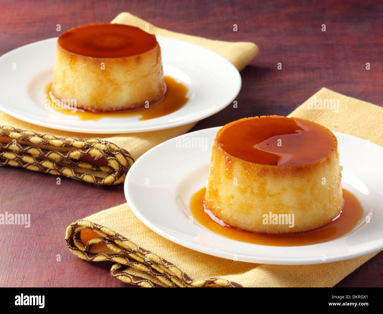 Kubanische kokosnuss flan crème brûlée gourmet dessert -Fotos und ...