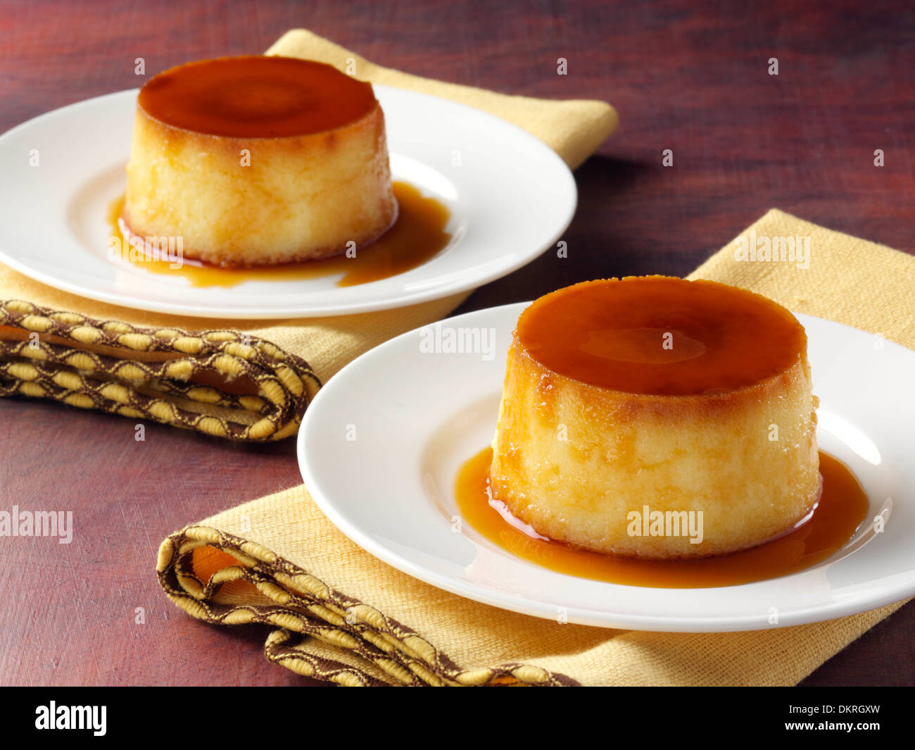Kubanische kokosnuss flan crème brûlée gourmet dessert -Fotos und ...