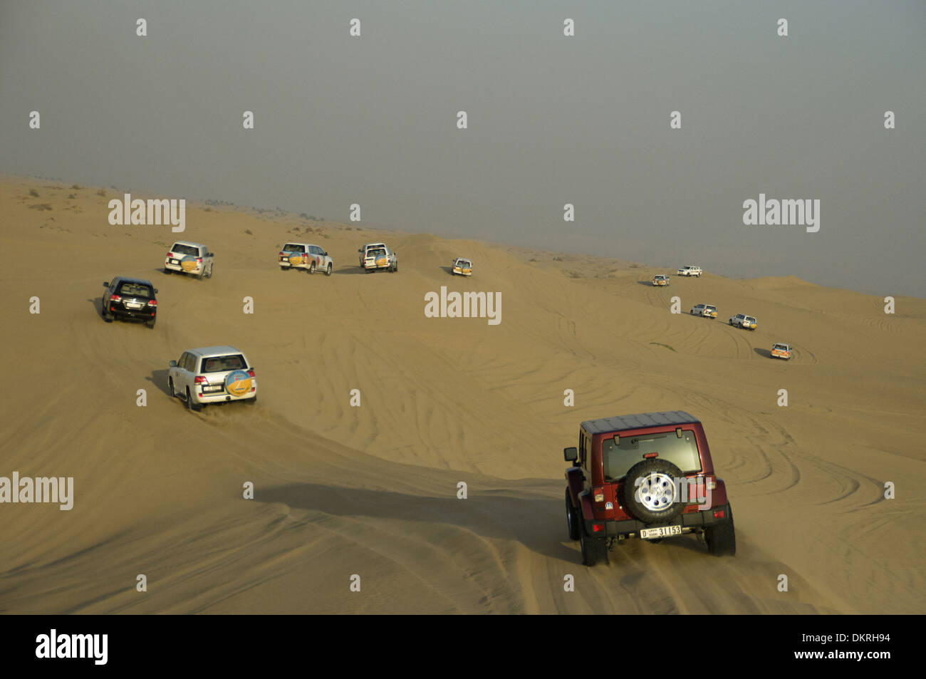Wüstensafari mit Jeep. Dune bashing in dubai Stockfoto