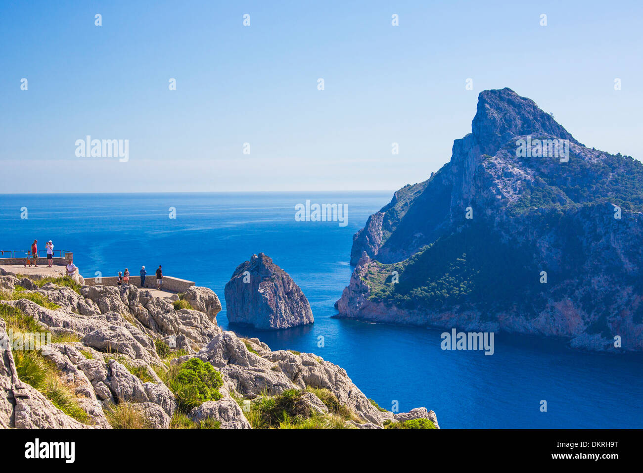 Colomer Formentor Mallorca Balearen Sa Creueta blaue Küste Insel Landschaft Natur Felsen Spanien Europa Aussichtsterrasse touristische Stockfoto