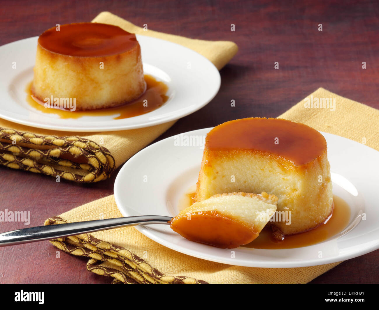Kubanische kokosnuss flan crème brûlée gourmet dessert -Fotos und ...