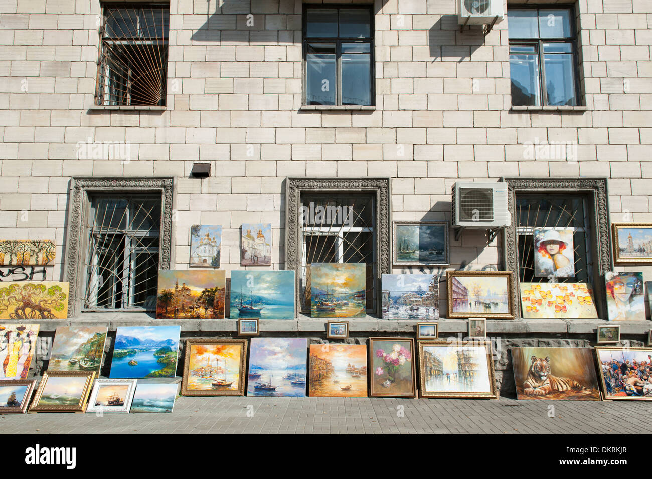 Gemälde zum Verkauf auf besang Straße in Kiew, die Hauptstadt der Ukraine. Stockfoto