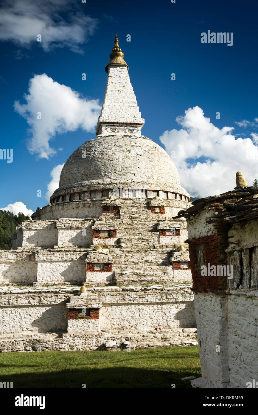 Bhutan, Pele La Pass, Chendebji buddhistische Chorten auf Nepals Bodhnath Stupa gestylt Stockfoto