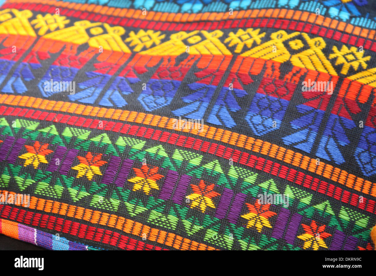 Südamerikanische handgemachte bunten Stoff mit traditionellen Mustern &  Design, Puerto Quetzal, Guatemala Stockfotografie - Alamy