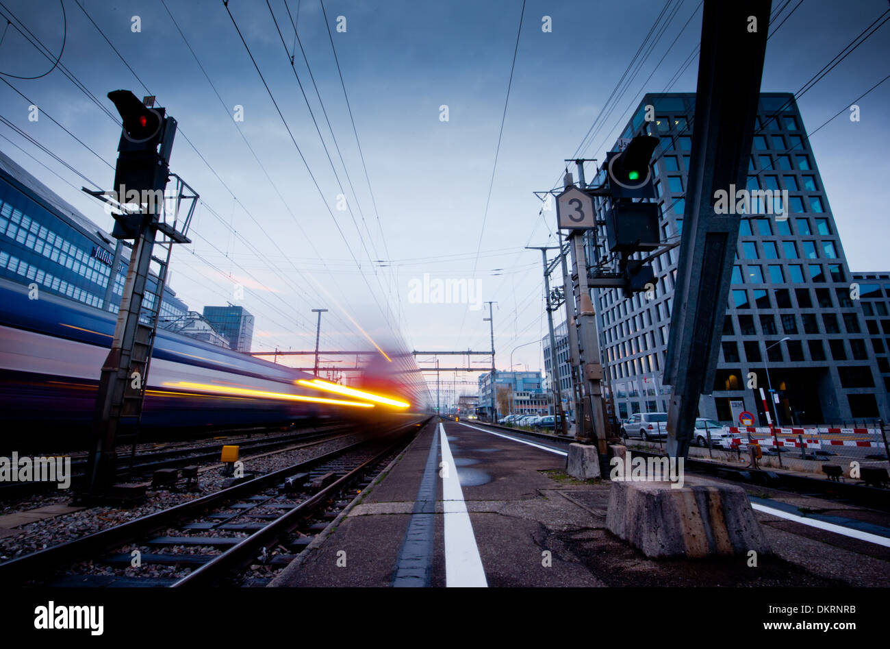 Altstetten Bahnhof Reise Sbb Schweiz Tourismus Zurich Verkehr Abend Bahnverkehr S Stockfotografie Alamy