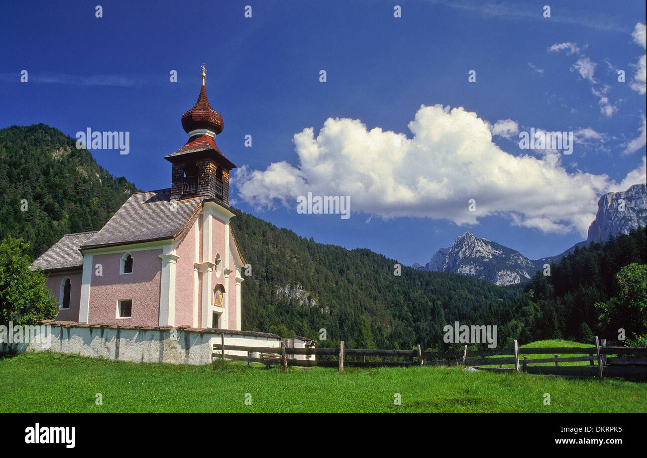 Europa Österreich Austria Salzburg Salzburger Land Lofer Wiese Weide Unken Mayrberg Wiese weiden Au Bei Mayrberg Kirche Stockfoto