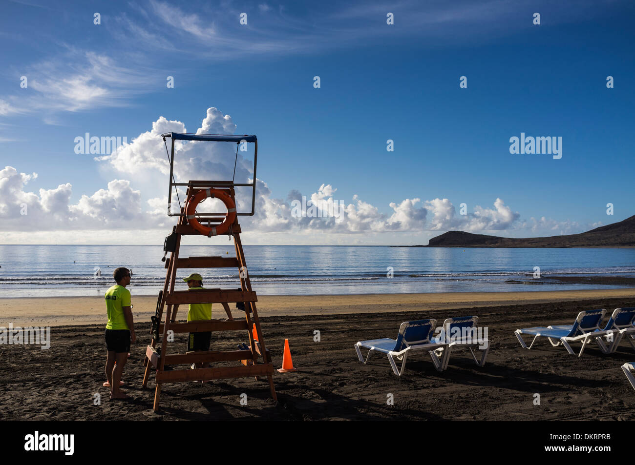 Rettungsschwimmer am Lookout post am Strand von El Medano, Teneriffa, Kanarische Inseln, Spanien Stockfoto