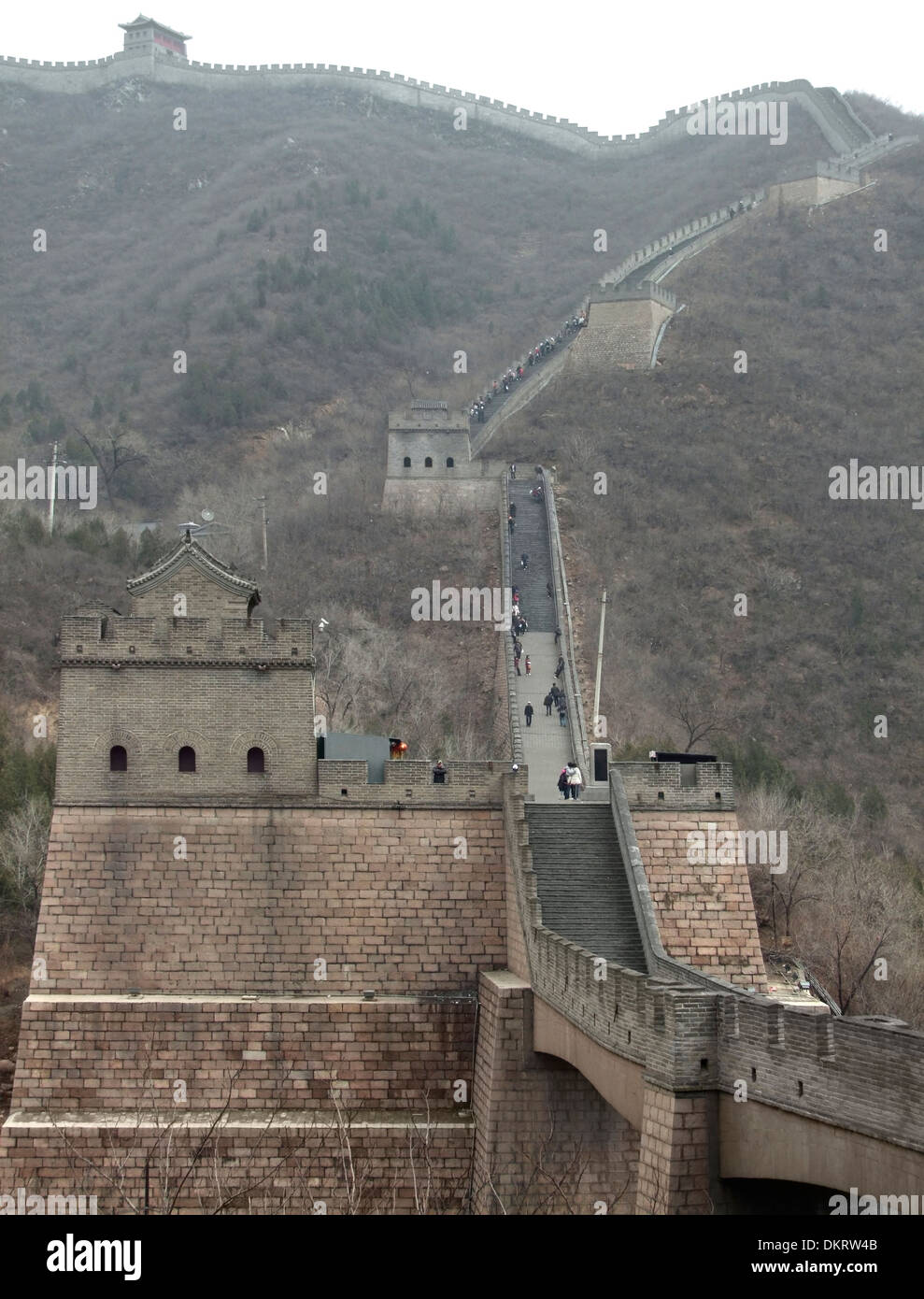 die chinesische Mauer bei Badaling im nebligen Ambiente Stockfoto