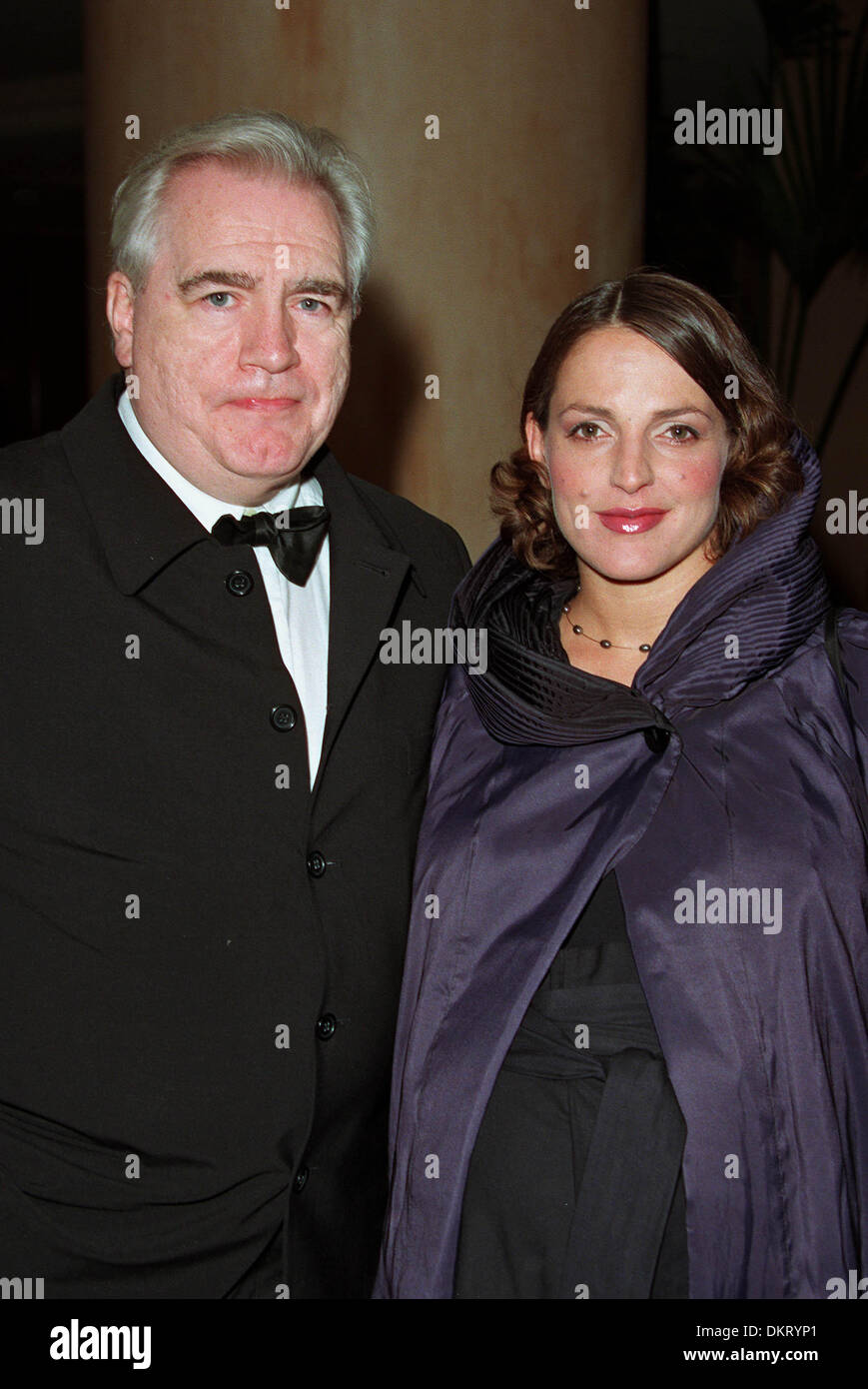 Brian Cox Nicole Ansari Schauspieler La Usa St Regis Hotel Jahrhundert 19 01 2002 Bp56a14c Stockfotografie Alamy