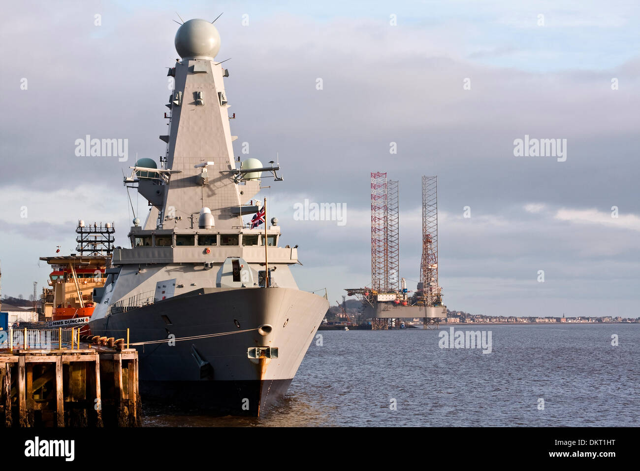 Dundee, Schottland, Vereinigtes Königreich. 9. Dezember 2013. Royal Navy HMS Duncan ist das modernste und State-Of-The-Art Art 45 Zerstörer kam am 6. Dezember 2013 und festgemacht an König George V Docks in Dundee für 3 Tage. Am Wochenende gab es mehr als 3.000 Besucher an Bord das Schiff bereisen. Sie trägt den Namen nach Admiral Adam Duncan, die 1797, die niederländische Flotte in der Schlacht von Camperdown besiegt; ein Name, der noch in der Stadt mit Park, Haus und Straße schwingt alle Rückbesinnung auf diesen berühmten Sieg Credit: Dundee Photographics / Alamy Live News Stockfoto