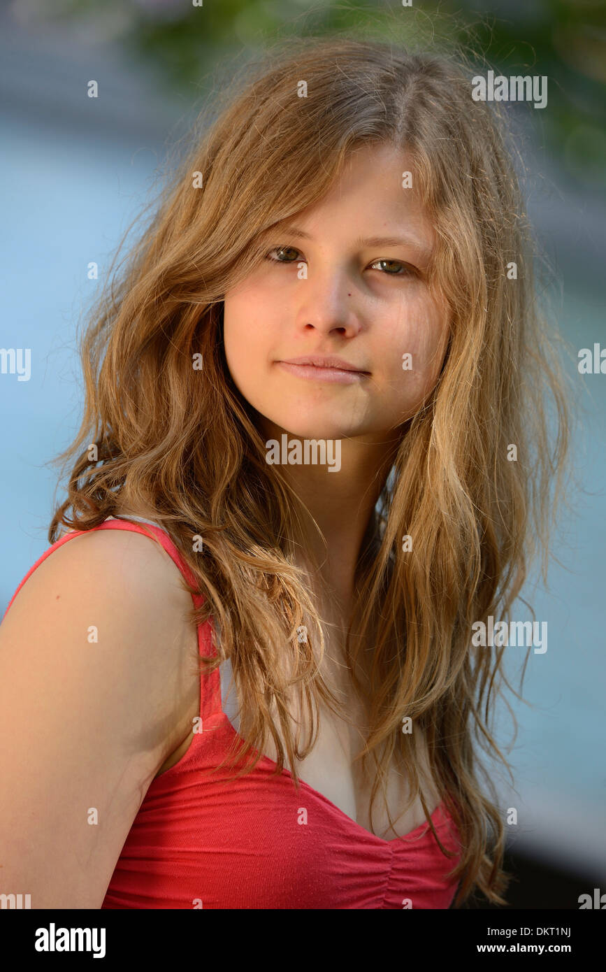Europa, Schweiz, Zürich, Mädchen, junge, blonde, Modell veröffentlicht,  lange Haare Stockfotografie - Alamy