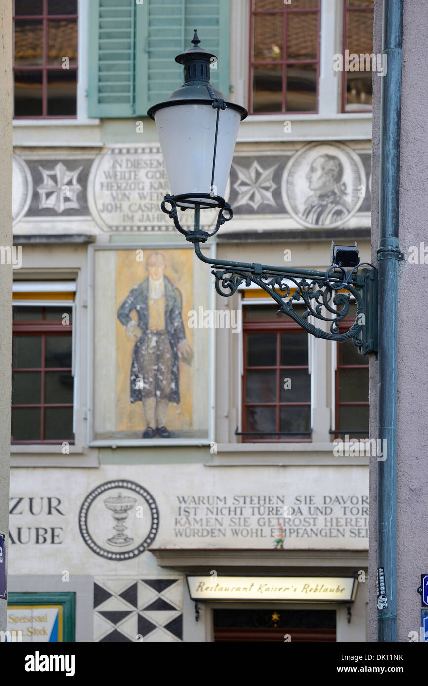 Europa, Schweiz, Zürich, Altstadt, Laterne, Fassade, Detail, Wandbild Stockfoto