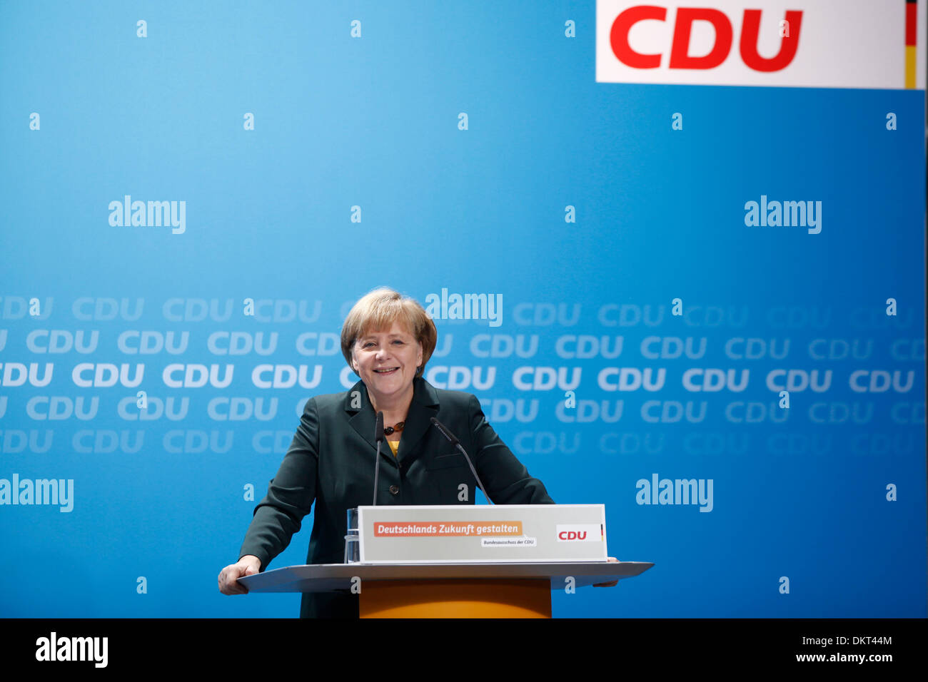 Berlin, Deutschland. 9. Dezember 2013. CDU kommt zusammen in Berlin, der Koalitionsvertrag zwischen CSU/CDU und SPD zu diskutieren. / Foto: Angela Merkel, Bundeskanzlerin, Credit: Reynaldo Chaib Paganelli/Alamy Live-Nachrichten Stockfoto