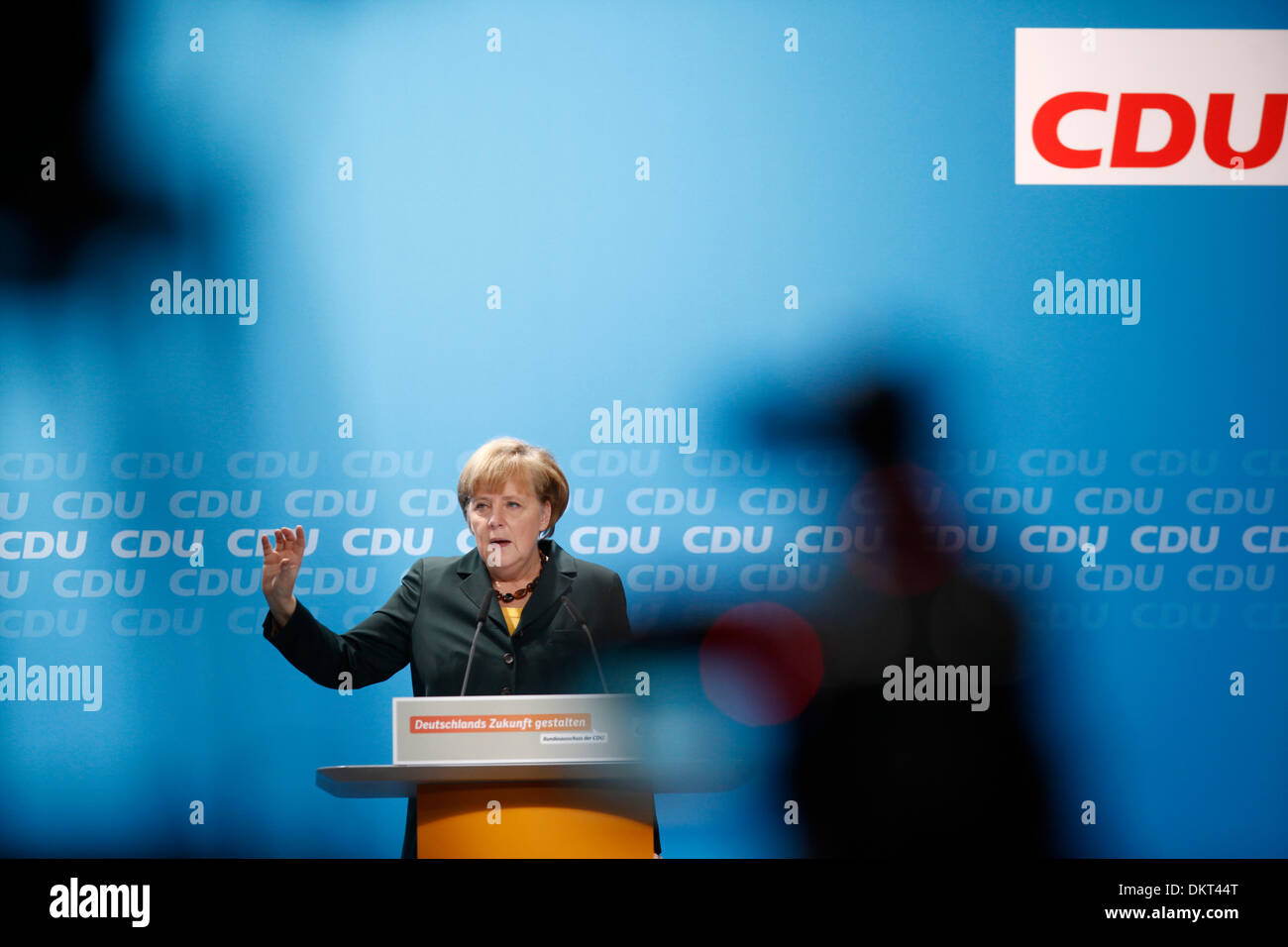 Berlin, Deutschland. 9. Dezember 2013. CDU kommt zusammen in Berlin, der Koalitionsvertrag zwischen CSU/CDU und SPD zu diskutieren. / Foto: Angela Merkel, Bundeskanzlerin, Credit: Reynaldo Chaib Paganelli/Alamy Live-Nachrichten Stockfoto
