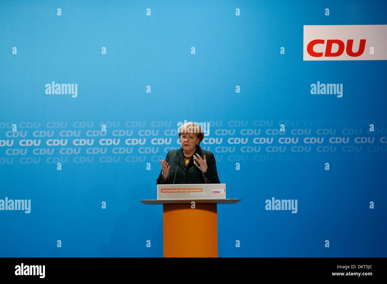 Berlin, Deutschland. 9. Dezember 2013. CDU kommt zusammen in Berlin, der Koalitionsvertrag zwischen CSU/CDU und SPD zu diskutieren. / Foto: Angela Merkel, Bundeskanzlerin, Credit: Reynaldo Chaib Paganelli/Alamy Live-Nachrichten Stockfoto