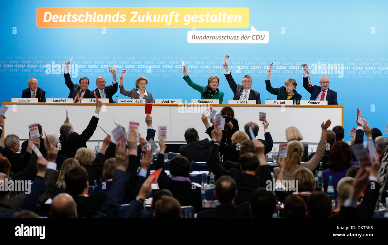 Berlin, Deutschland. 9. Dezember 2013. CDU kommt zusammen in Berlin, der Koalitionsvertrag zwischen CSU/CDU und SPD zu diskutieren. / Foto: CDU sagen ja zu der Koalition Vertrag. Stockfoto