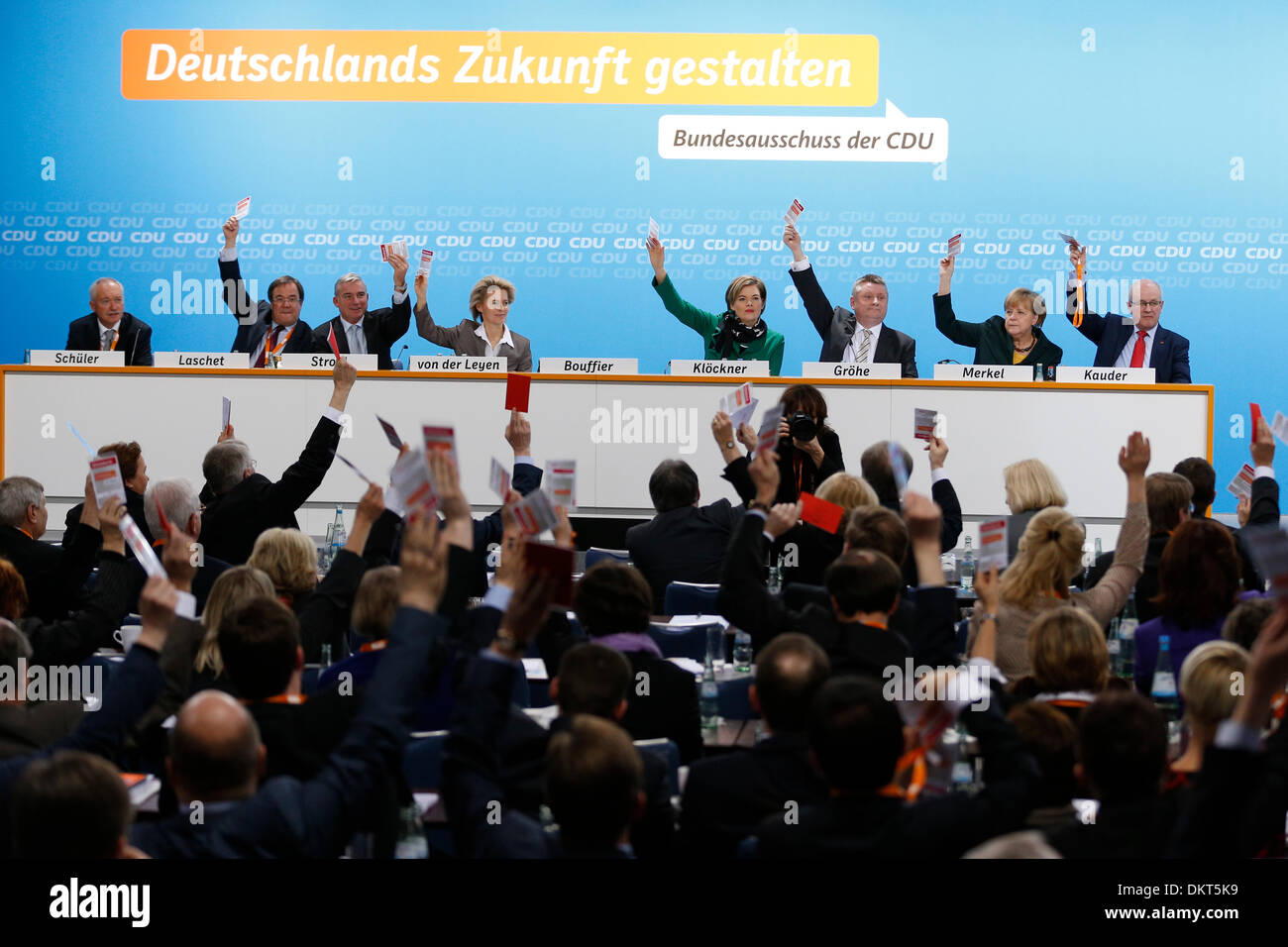 Berlin, Deutschland. 9. Dezember 2013. CDU kommt zusammen in Berlin, der Koalitionsvertrag zwischen CSU/CDU und SPD zu diskutieren. / Foto: CDU sagen ja zu der Koalition Vertrag. Stockfoto
