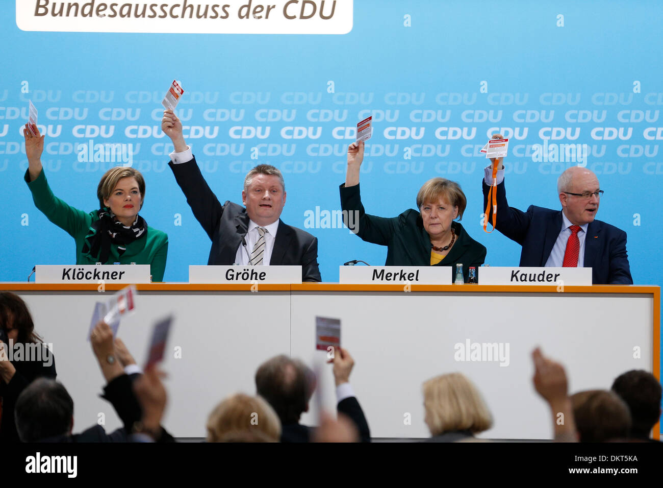 Berlin, Deutschland. 9. Dezember 2013. CDU kommt zusammen in Berlin, der Koalitionsvertrag zwischen CSU/CDU und SPD zu diskutieren. / Foto: CDU sagen ja zu der Koalition Vertrag. Stockfoto
