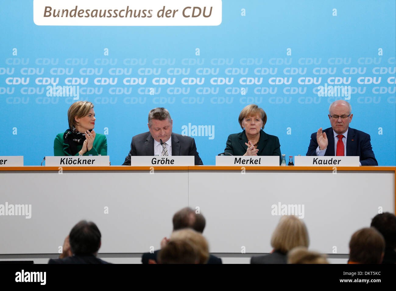 Berlin, Deutschland. 9. Dezember 2013. CDU kommt zusammen in Berlin, der Koalitionsvertrag zwischen CSU/CDU und SPD zu diskutieren. / Foto: CDU sagen ja zu der Koalition Vertrag. Stockfoto